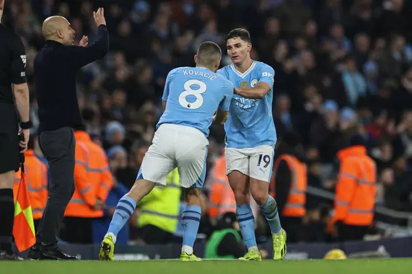 Manchester City 'den Julin Ivarez 20 Şubat 2024 tarihinde Etihad Stadyumu' nda Manchester City ile Brentford arasındaki Premier League karşılaşmasında Manchester City 'den Mateo Kovai ile değiştirildi.