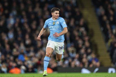 Manchester City 'den Julin Ivarez 20 Şubat 2024 tarihinde Etihad Stadyumu' nda Manchester City ile Brentford arasında oynanan Premier League maçında topu aldı.