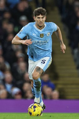 Manchester City 'den John Stones 20 Şubat 202' de Etihad Stadyumu 'nda Manchester City' nin Brentford 'a karşı oynadığı Premier Lig maçında topu aldı.