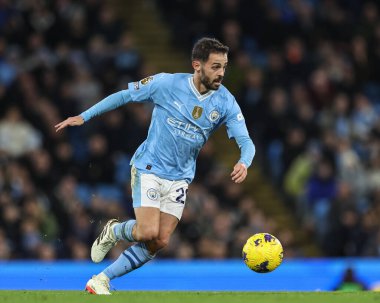 Manchester City 'den Bernardo Silva, 20 Şubat 202' de Etihad Stadyumu 'nda Manchester City ile Brentford arasındaki Premier League maçında topu aldı.