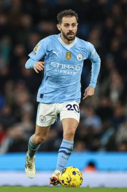 Manchester City 'den Bernardo Silva, 20 Şubat 202' de Etihad Stadyumu 'nda Manchester City ile Brentford arasındaki Premier League maçında topu aldı.