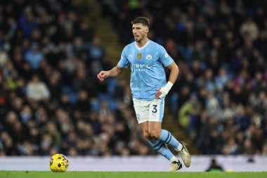 Manchester City 'den Rben Dias Premier League maçında topu Manchester City ile Brentford' a karşı Etihad Stadyumu, Manchester, İngiltere, 20 Şubat 2024