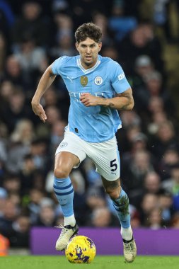 Manchester City 'den John Stones 20 Şubat 202' de Etihad Stadyumu 'nda Manchester City' nin Brentford 'a karşı oynadığı Premier Lig maçında topu aldı.