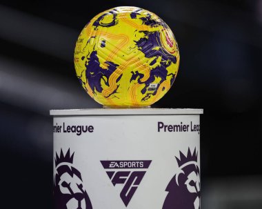Premier League beyzbol standı sponsoru EA Sports ve Nike kış topu Premier League maçı sırasında Manchester City - Brentford Etihad Stadyumu, Manchester, İngiltere, 20 Şubat 202