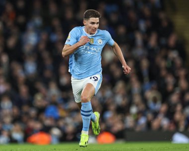 Manchester City 'den Julin Ivarez 20 Şubat 2024 tarihinde Etihad Stadyumu' nda Manchester City ile Brentford arasında oynanan Premier League maçında topu aldı.