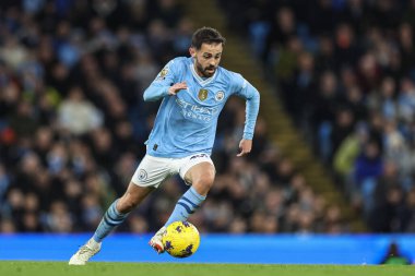 Manchester City 'den Bernardo Silva, 20 Şubat 202' de Etihad Stadyumu 'nda Manchester City ile Brentford arasındaki Premier League maçında topu aldı.