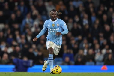 Manchester City 'den Jrmy Doku Premier League maçında topu Manchester City ile Brentford' a karşı Etihad Stadyumu, Manchester, İngiltere, 20 Şubat 2024