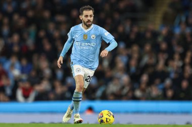 Manchester City 'den Bernardo Silva, 20 Şubat 202' de Etihad Stadyumu 'nda Manchester City ile Brentford arasındaki Premier League maçında topu aldı.