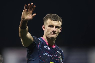 Leeds Rhinos takımından Ash Handley, 22 Şubat 202 'de İngiltere' nin Hull kentinde oynanan Betfred Süper Lig karşılaşmasında seyircilere el sallıyor.