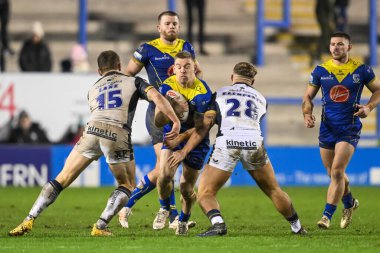 Warrington Wolves takımından Matt Dufty, 23 Şubat 202 'de İngiltere' nin Warrington Stadyumu 'nda oynanan Betfred Süper Lig karşılaşmasında Denive Balmforth Hull FC ve Jordan Lane Hull FC tarafından yenildi.