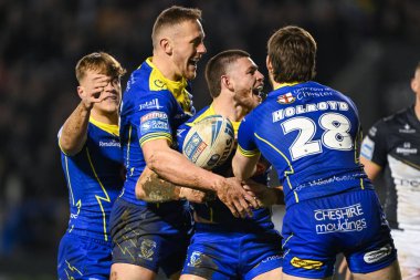 Warrington Wolves takımından Danny Walker, 23 Şubat 202 'de İngiltere' nin Warrington kentinde oynanan Warrington Wolves vs Hull FC maçında denemesini kutluyor.