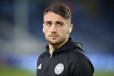 Leicester City 'den Yunus Akgn, Elland Road Stadyumu' na 23 Şubat 2024 tarihinde Leeds Road, Leeds, İngiltere 'deki Leeds United ile Leicester City arasındaki Sky Bet Şampiyonası öncesinde ulaştı. 
