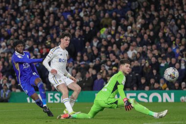 Leicester City 'den Stephy Mavididi şutunu atıyor ama 23 Şubat 202' de Leeds United ile Leicester City arasındaki Sky Bet Şampiyonası maçında hedefi şaşırdı.