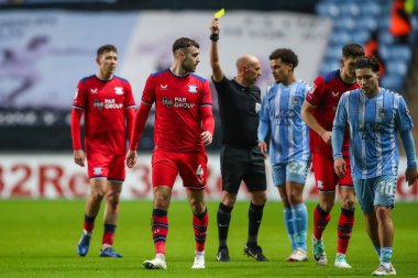 Preston North End 'den Ben Whiteman, Coventry Building Society Arena, Coventry, İngiltere' de Coventry City ve Preston North End arasındaki Sky Bet Şampiyonası maçında hakem Andy Davies tarafından sarı kart gösterildi.
