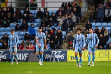 Coventry City oyuncuları, Coventry Building Society Arena, Coventry, İngiltere, 23 Şubat 202 'de Coventry City ve Preston North End arasındaki Sky Bet Şampiyonası maçında 0-2 kazanma golünü attıkları için kendi taraflarına tepki verdiler.