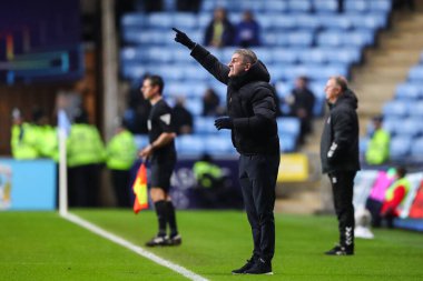Preston North End 'in Ryan Lowe teknik direktörü 23 Şubat 202' de Coventry City, Coventry Building Society Arena 'da Preston North End' e karşı oynanan Sky Bet Şampiyonası maçında oyuncularına talimat veriyor.
