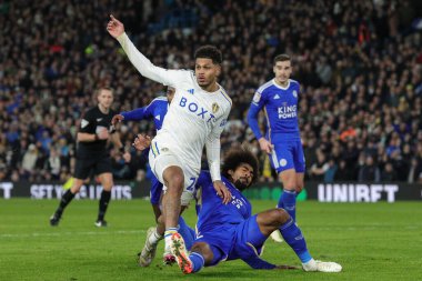 Leeds United takımından Georgina Rutter Leicester City 'den Hamza Choudhury, Leeds United' a karşı Leicester City maçında 23 Şubat 202 'de Leeds, İngiltere' de mücadele etti.