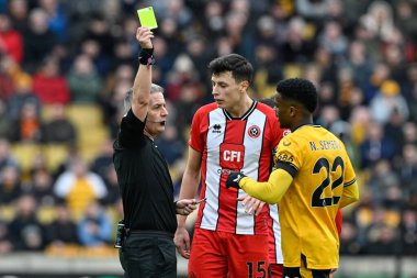 Hakem Darren Bond, Wolverhampton Wanderers - Sheffield United maçında Wolineux, Wolverhampton, Birleşik Krallık 'ta 25 Şubat 202' de oynanan Premier League maçında Wolverhampton Wanderers takımından Nlson Semedo 'ya sarı kart verdi. 