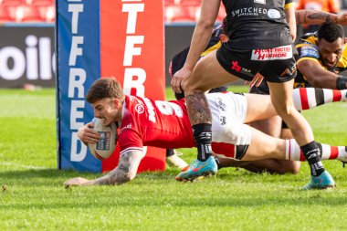 Salford Red Devils takımından Amir Bourouh, 25 Şubat 202 'de Salford Community Stadyumu' nda oynanan Betfred Süper Lig karşılaşmasında Salford Red Devils Castleford Tigers 'a karşı oynuyor.