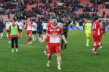 Barnsley 'den Nicky Cadden, 24 Şubat 202' de İngiltere 'nin Oakwell kentinde oynanan Sky Bet Lig 1 maçında kazandığı 2-1' lik galibiyeti kutluyor.