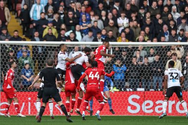 Barnsley 'li Donovan Pines, 24 Şubat 202' de Oakwell, Barnsley, İngiltere 'de oynanan 1.