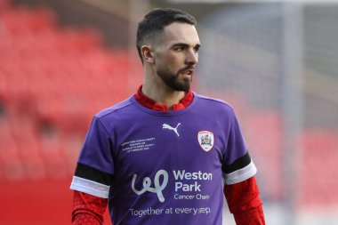 Barnsley 'den Adam Phillips 24 Şubat 202 tarihinde İngiltere' nin Oakwell kentinde oynanan Sky Bet 1 maçında Barnsley - Derby County maçında maç öncesi ısınma maçında...