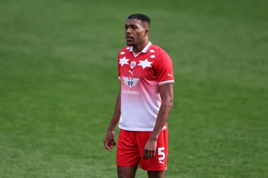 Barnsley 'den Donovan Pines 24 Şubat 202 tarihinde Oakwell, Barnsley, İngiltere' de oynanan Sky Bet Ligi 1 maçı sırasında