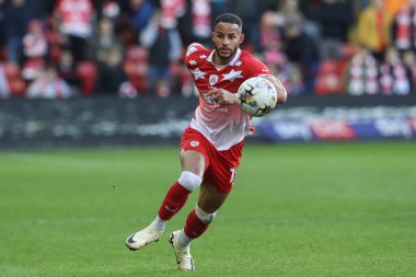 Barnsley 'den Barry Cotter, 24 Şubat 202' de Oakwell, Barnsley, İngiltere 'de oynanan Sky Bet 1 maçında topu aldı.