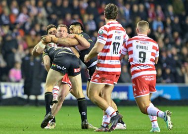 Wigan Warriors takımından Mike Cooper, Wigan Warriors ile Penrith Panthers arasındaki 2024 Dünya Kulüpler Kupası karşılaşmasında, 24 Şubat 202 'de Wigan Stadyumu' nda mücadele etti.