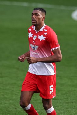 Barnsley 'den Donovan Pines 24 Şubat 202 tarihinde Oakwell, Barnsley, İngiltere' de oynanan Sky Bet Ligi 1 maçı sırasında