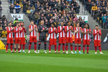 Sheffield United, 25 Şubat 202 'de Molineux, Wolverhampton, Birleşik Krallık' ta oynanan Premier League maçında hayatını kaybeden Wolverhampton Wanderers ile Sheffield United 'ı alkışlıyor.