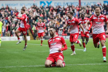 Barnsley 'den Adam Phillips 24 Şubat 202' de Oakwell, Barnsley, İngiltere 'de oynanan Sky Bet Lig 1 karşılaşmasında 1-1 kazanma hedefini kutluyor.
