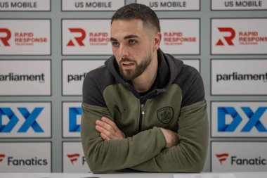 Barnsley 'den Adam Phillips 24 Şubat 202' de İngiltere 'nin Oakwell kentinde oynanan Sky Bet 1 karşılaşmasında basın toplantısı düzenledi.