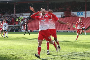 Barnsley 'den Adam Phillips 24 Şubat 202' de Oakwell, Barnsley, İngiltere 'de oynanan Sky Bet Lig 1 karşılaşmasında 2-1 kazanma hedefini kutluyor.