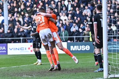 Blackpool 'dan Marvin Ekpiteta, 24 Şubat 202' de Bloomfield Road, Blackpool, İngiltere 'de oynanan Blackpool-Bolton Wanderers maçında 2-1 kazanma golünü kutluyor.