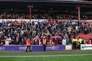 West Stand taraftarları Barnsleys 'in 24 Şubat 202' de Oakwell, Barnsley, İngiltere 'de oynanan Sky Bet Lig 1 karşılaşmasında Derby' yi 2-1 yenmesini kutladılar. 