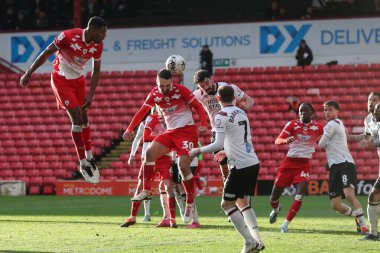 Barnsley 'den Adam Phillips 24 Şubat 202' de Oakwell, Barnsley 'de oynanan Sky Bet Ligi 1 karşılaşmasında 2-1 öne geçti.
