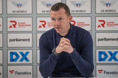 Neill Collins Barnsley baş antrenörü 24 Şubat 202 'de İngiltere' nin Oakwell kentinde oynanan Sky Bet 1 maçında basın toplantısında konuştu.