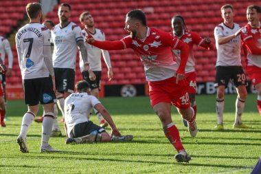 Barnsley 'den Adam Phillips 24 Şubat 202' de Oakwell, Barnsley, İngiltere 'de oynanan Sky Bet Lig 1 karşılaşmasında 2-1 kazanma hedefini kutluyor.