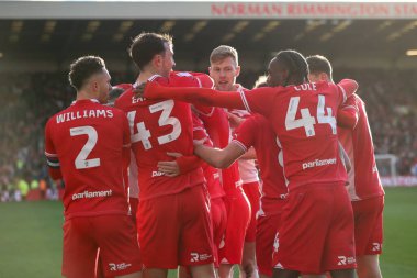 Barnsley 'den Adam Phillips 24 Şubat 202' de Oakwell, Barnsley, İngiltere 'de oynanan Sky Bet Lig 1 karşılaşmasında 2-1 kazanma hedefini kutluyor.