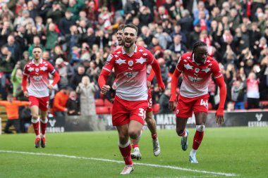 Barnsley 'den Adam Phillips 24 Şubat 202' de Oakwell, Barnsley, İngiltere 'de oynanan Sky Bet Lig 1 karşılaşmasında 1-1 kazanma hedefini kutluyor.