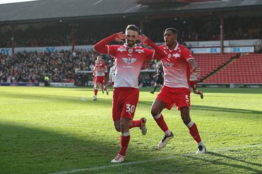 Barnsley 'den Adam Phillips 24 Şubat 202' de Oakwell, Barnsley, İngiltere 'de oynanan Sky Bet Lig 1 karşılaşmasında 2-1 kazanma hedefini kutluyor.