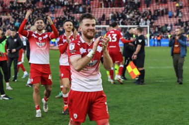 Barnsley 'den Nicky Cadden, 24 Şubat 202' de İngiltere 'nin Oakwell kentinde oynanan Sky Bet Lig 1 maçında kazandığı 2-1' lik galibiyeti kutluyor.