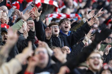 Barnsley taraftarları 24 Şubat 202 'de Oakwell, Barnsley, İngiltere' de oynanan Sky Bet 1 maçında 2-1 'lik galibiyeti kutluyorlar.