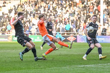 Blackpool 'dan George Byers 24 Şubat 202' de Bloomfield Road, Blackpool 'da oynanan Blackpool-Bolton Wanderers maçında bir haçla bağlantı kurmayı başaramadı.
