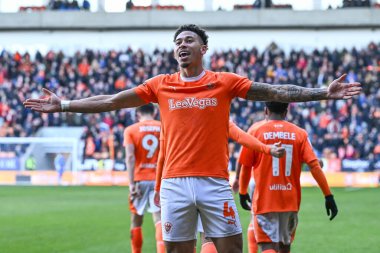 Blackpool 'dan Jordan Lawrence-Gabriel 24 Şubat 202' de Bloomfield Road, Blackpool, İngiltere 'de oynanan Blackpool-Bolton Wanderers maçında 4-1 kazanma hedefini kutluyor.