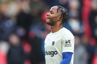 Chelsea 'den Raheem Sterling, 25 Şubat 202' de Wembley Stadyumu 'nda oynanan Carabao Kupası final maçında Chelsea' ye karşı Liverpool maçında ısınma turunda.