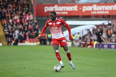 Barnsley 'den Devante Cole 24 Şubat 202' de Oakwell, Barnsley, İngiltere 'de oynanan Sky Bet 1 karşılaşmasında topla birlikte.