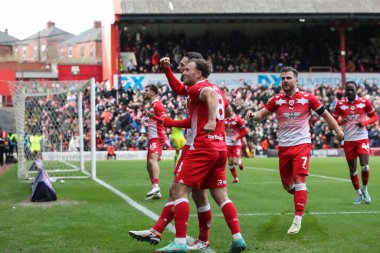 Barnsley 'den Adam Phillips 24 Şubat 202' de Oakwell, Barnsley, İngiltere 'de oynanan Sky Bet Lig 1 karşılaşmasında 1-1 kazanma hedefini kutluyor.