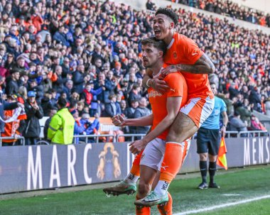 Blackpool 'dan Jake Beesley, 24 Şubat 202' de Bloomfield Road, Blackpool, İngiltere 'de oynanan Blackpool-Bolton Wanderers maçında 1-1 kazanma hedefini kutluyor.